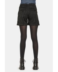 SHORT IN TESSUTO STRETCH. Vita regolare e gamba regolare.