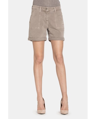 SHORT IN JEANS COLOR STRETCH. MOD. 757. Vita regolare e gamba morbida.