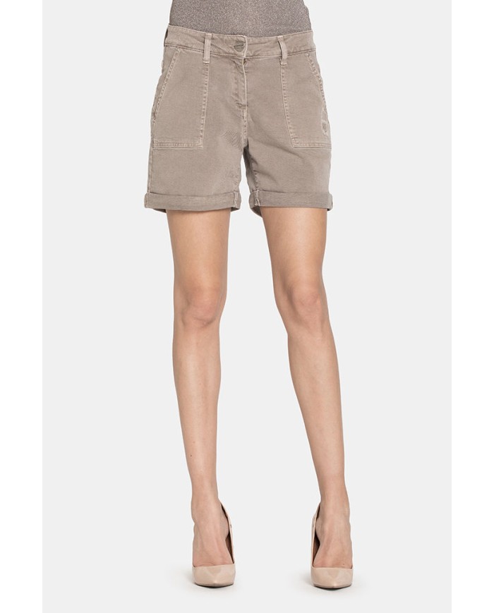 SHORT IN JEANS COLOR STRETCH. MOD. 757. Vita regolare e gamba morbida.
