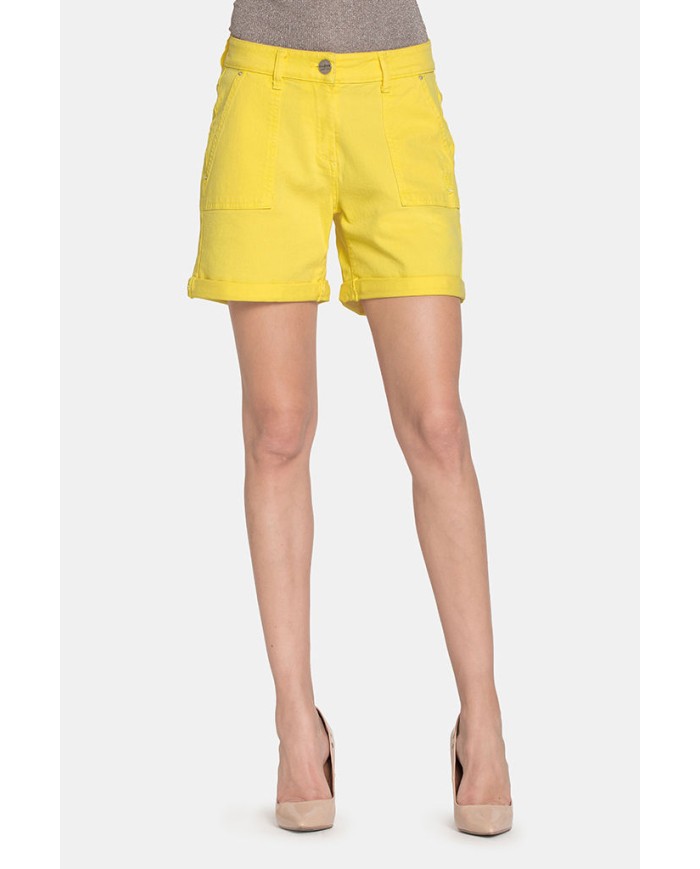 SHORT IN JEANS COLOR STRETCH. MOD. 757. Vita regolare e gamba morbida.