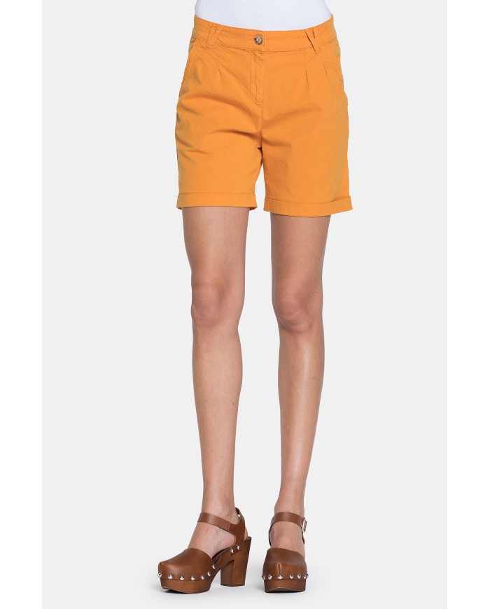 PANTALONE CORTO IN POPELINE STRETCH. Vita regolare