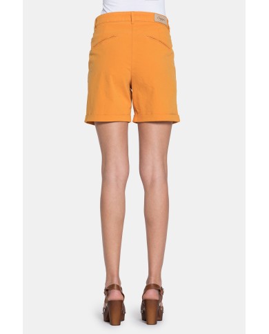 PANTALONE CORTO IN POPELINE STRETCH. Vita regolare