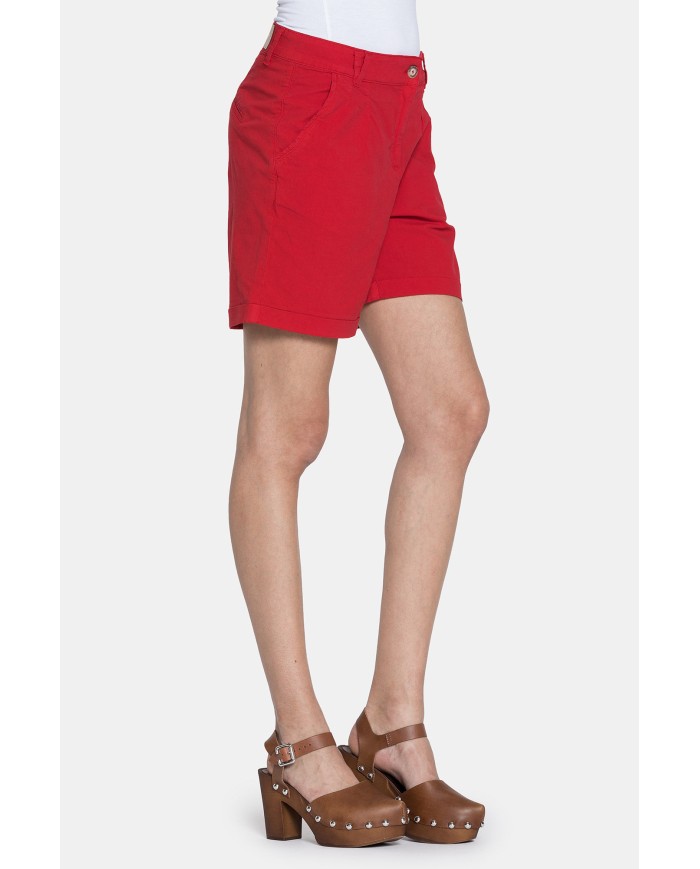 PANTALONE CORTO IN POPELINE STRETCH. Vita regolare