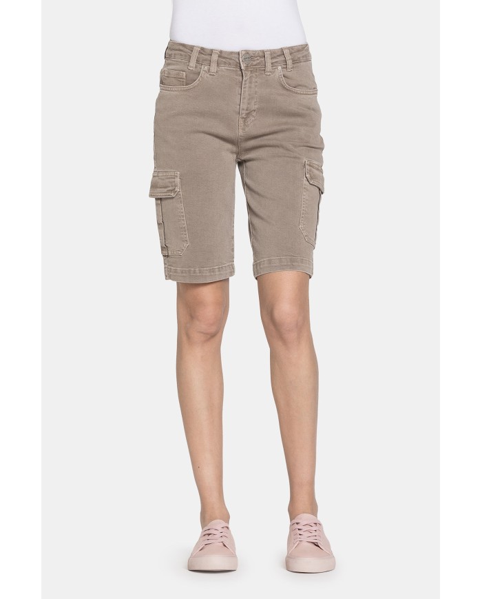 BERMUDA IN JEANS COLOR STRETCH. Vita regolare