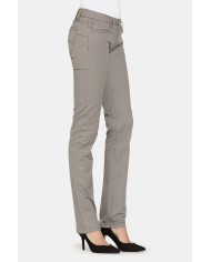 PANTALONI IN GABARDINA STRETCH. Vita bassa e gamba slim.