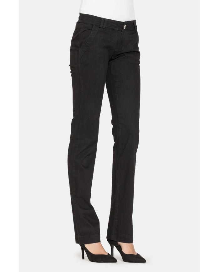 PANTALONI IN RASO STRETCH. Vita bassa e gamba slim.