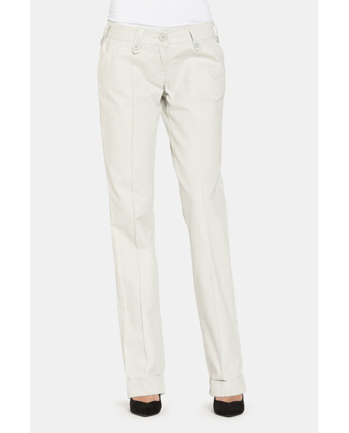 PANTALONI IN TESSUTO FERMO DI COTONE. Vita bassa e gamba regolare.
