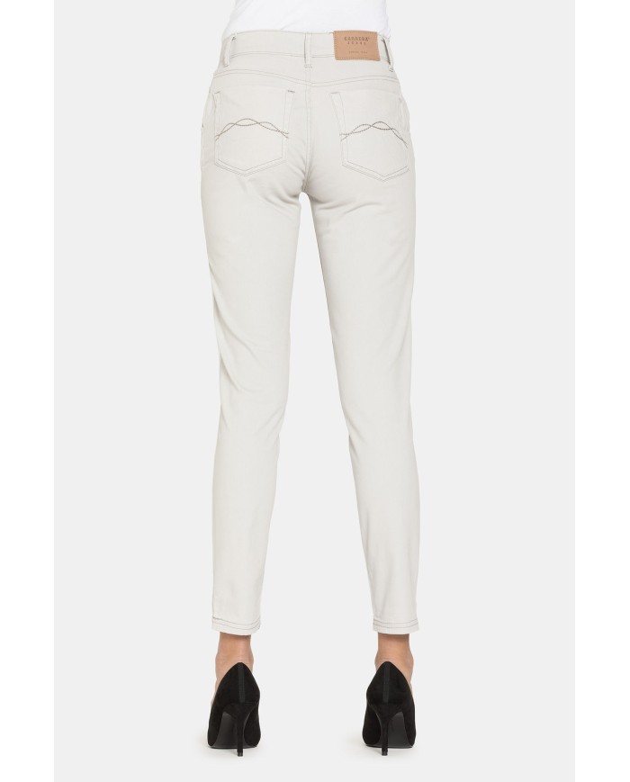 PANTALONI IN RASO STRETCH. Vita regolare e gamba slim.