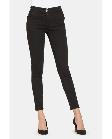 PANTALONI IN RASO STRETCH. Vita regolare e gamba slim.