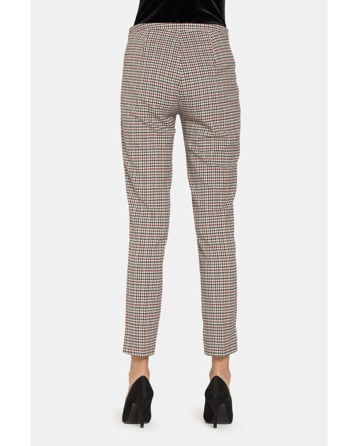 PANTALONE IN TESSUTO MISTO VISCOSA STRETCH. Vita regolare e gamba slim.