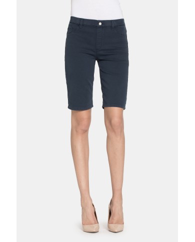 LEGG-JEANS IN TESSUTO SUPER STRETCH MOD 767. Vita regolare e gamba stretta.
