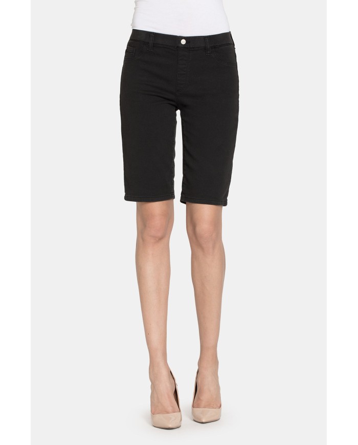 LEGG-JEANS IN TESSUTO SUPER STRETCH MOD 767. Vita regolare e gamba stretta.