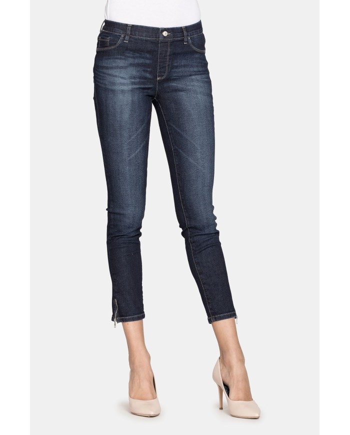 LEGG-JEANS SUPER STRETCH MOD 767. Vita regolare e gamba stretta.