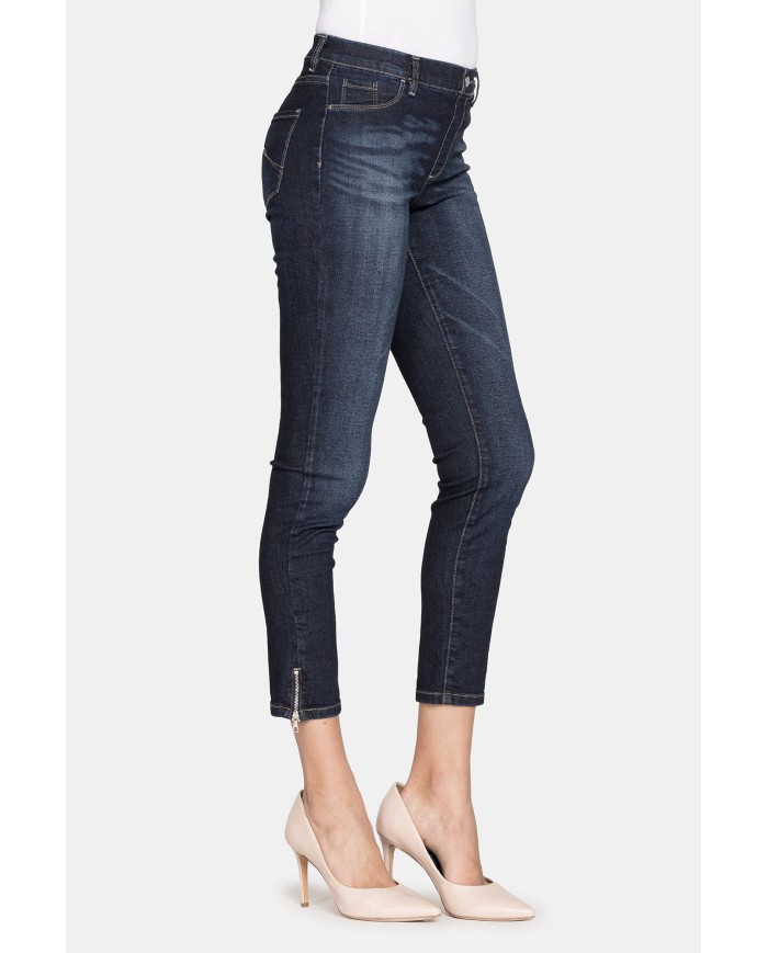 LEGG-JEANS SUPER STRETCH MOD 767. Vita regolare e gamba stretta.