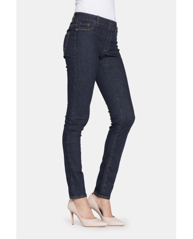 LEGG-JEANS CON TRATTAMENTO ALL'ALOE. Vita regolare e gamba stretta.