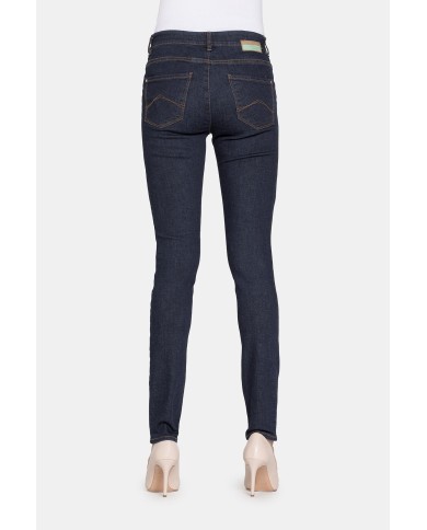 LEGG-JEANS CON TRATTAMENTO ALL'ALOE. Vita regolare e gamba stretta.