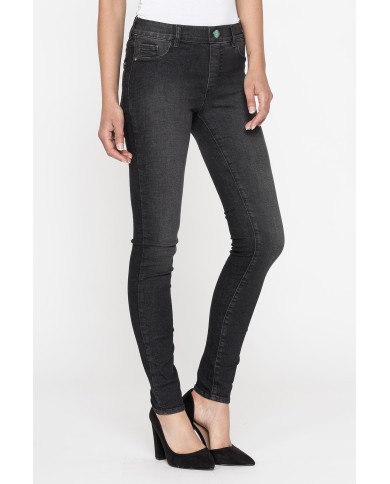 LEGG-JEANS CON TRATTAMENTO ALL'ALOE. Vita regolare e gamba stretta.