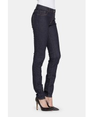 LEGG-JEANS IN TESSUTO SUPER STRETCH. Vita regolare e gamba stretta