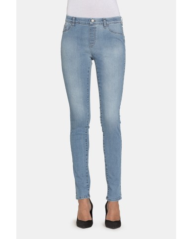 LEGG-JEANS IN TESSUTO SUPER STRETCH. Vita regolare e gamba stretta
