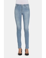 LEGG-JEANS IN TESSUTO SUPER STRETCH. Vita regolare e gamba stretta