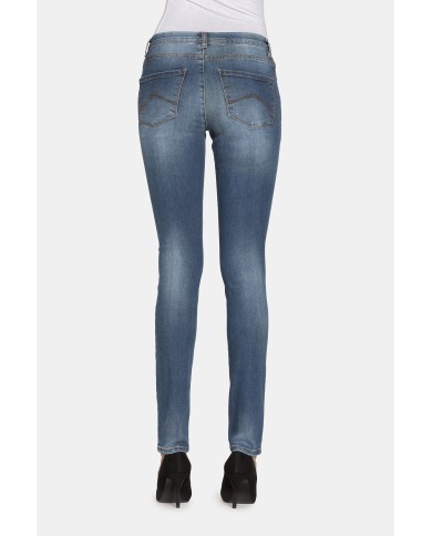 LEGG-JEANS IN TESSUTO SUPER STRETCH. Vita regolare e gamba stretta