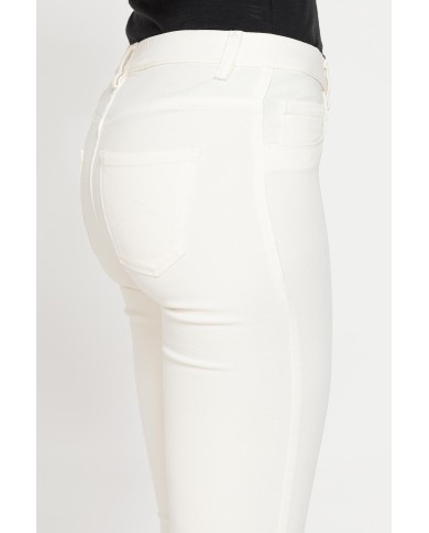 LEGG-JEANS SUPER STRETCH MOD. 767. Vita regolare e gamba stretta.