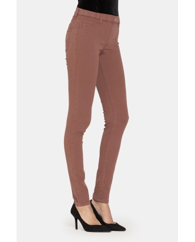 LEGG-JEANS SUPER STRETCH MOD. 767. Vita regolare e gamba stretta.