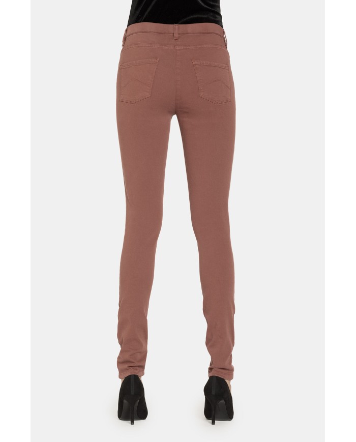 LEGG-JEANS SUPER STRETCH MOD. 767. Vita regolare e gamba stretta.