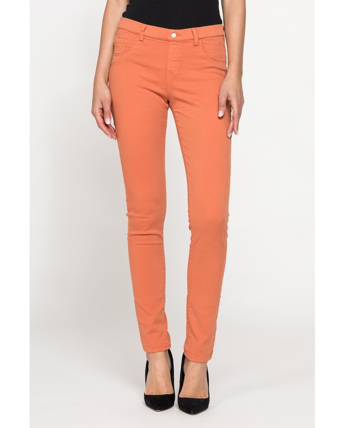 LEGG-JEANS SUPER STRETCH MOD. 767. Vita regolare e gamba stretta.
