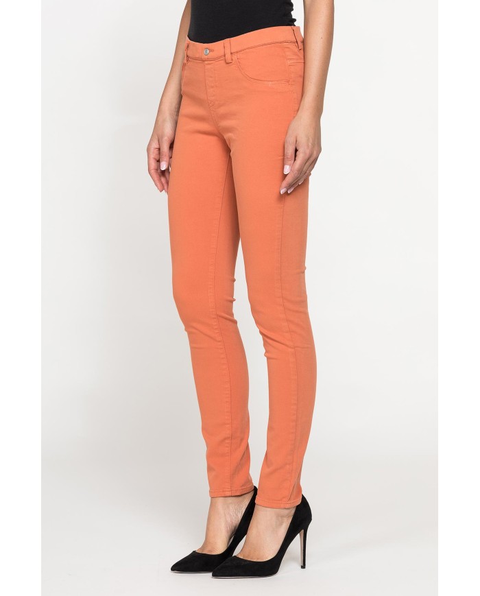 LEGG-JEANS SUPER STRETCH MOD. 767. Vita regolare e gamba stretta.
