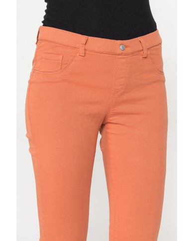 LEGG-JEANS SUPER STRETCH MOD. 767. Vita regolare e gamba stretta.