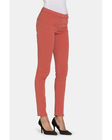 LEGG-JEANS SUPER STRETCH MOD. 767. Vita regolare e gamba stretta.