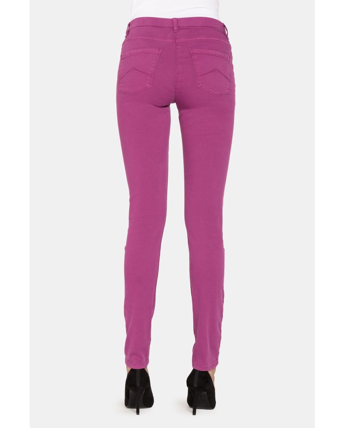 LEGG-JEANS SUPER STRETCH MOD. 767. Vita regolare e gamba stretta.