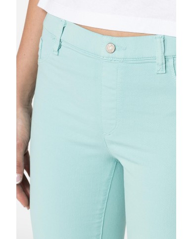 LEGG-JEANS SUPER STRETCH MOD. 767. Vita regolare e gamba stretta.