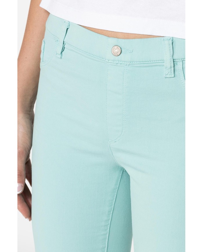 LEGG-JEANS SUPER STRETCH MOD. 767. Vita regolare e gamba stretta.