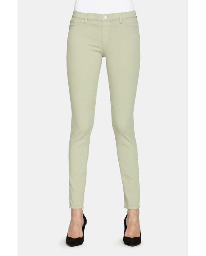 LEGG-JEANS SUPER STRETCH MOD. 767. Vita regolare e gamba stretta.