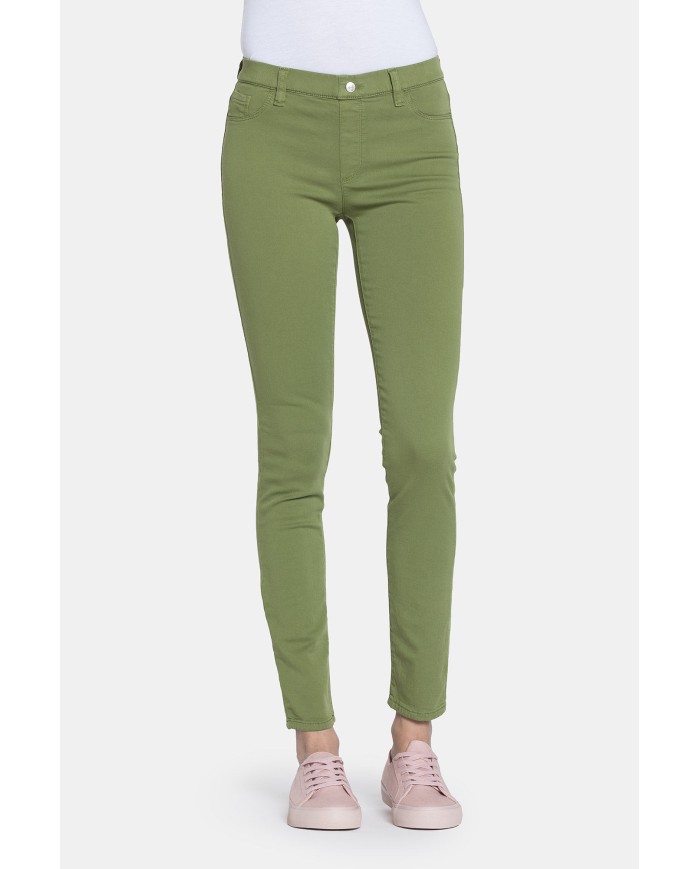 LEGG-JEANS SUPER STRETCH MOD. 767. Vita regolare e gamba stretta.