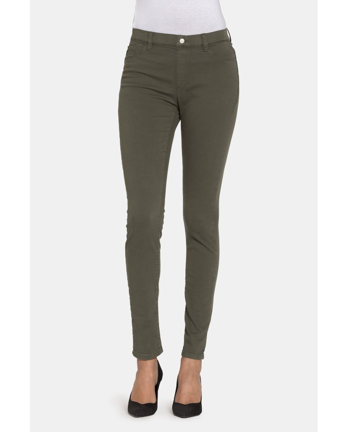 LEGG-JEANS SUPER STRETCH MOD. 767. Vita regolare e gamba stretta.
