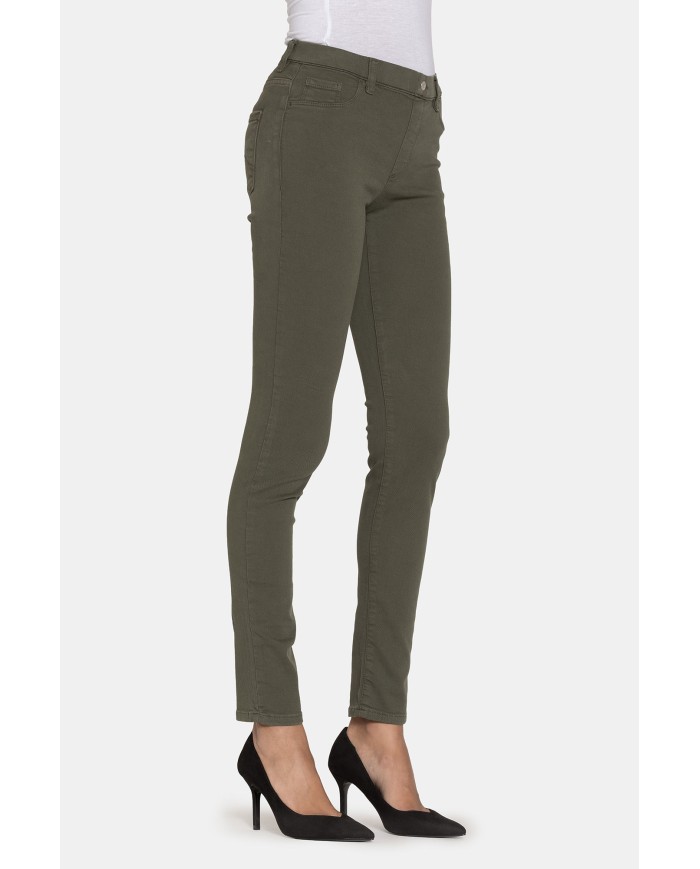 LEGG-JEANS SUPER STRETCH MOD. 767. Vita regolare e gamba stretta.