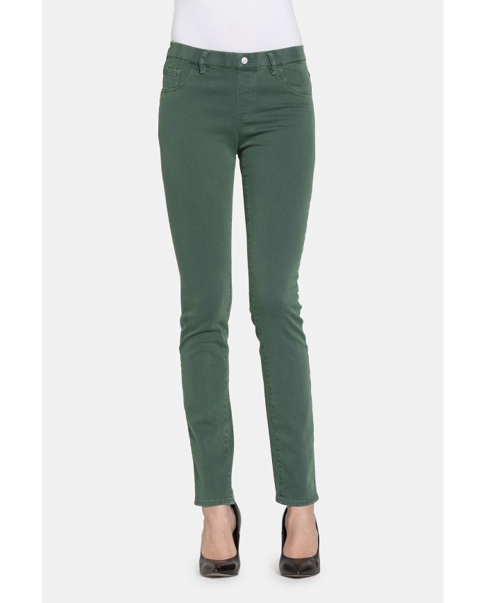 LEGG-JEANS SUPER STRETCH MOD. 767. Vita regolare e gamba stretta.