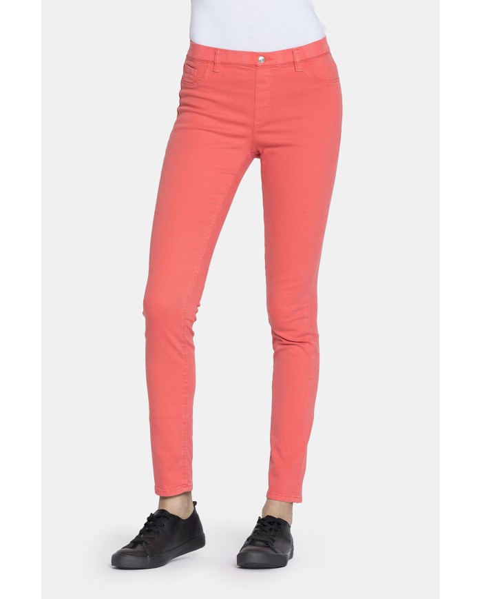 LEGG-JEANS IN GABARDINA LEGGERA MOD. 767. Vita regolare e gamba stretta.