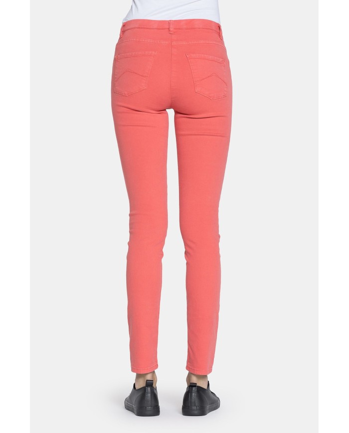 LEGG-JEANS IN GABARDINA LEGGERA MOD. 767. Vita regolare e gamba stretta.