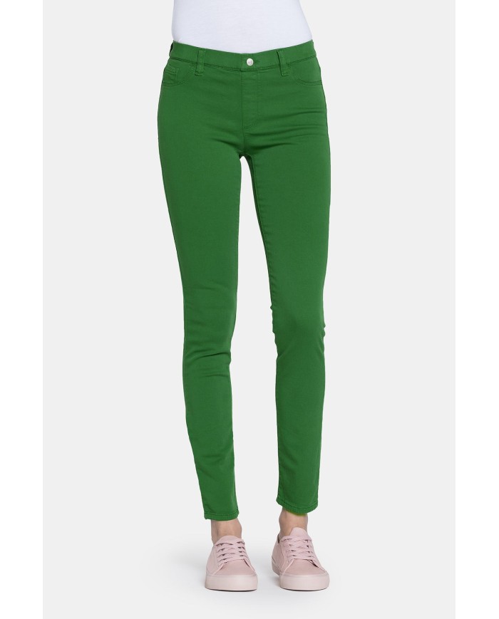 LEGG-JEANS IN GABARDINA LEGGERA MOD. 767. Vita regolare e gamba stretta.