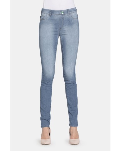 LEGG-JEANS SUPER STRETCH MOD 767. Vita regolare e gamba stretta.