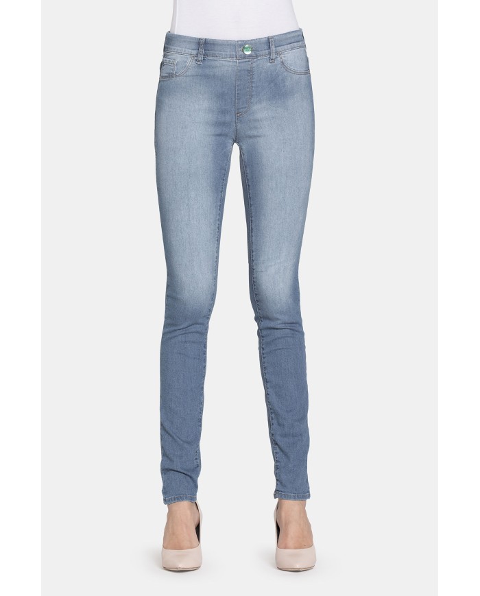 LEGG-JEANS SUPER STRETCH MOD 767. Vita regolare e gamba stretta.