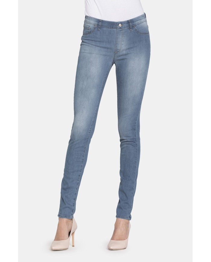 LEGG-JEANS SUPER STRETCH MOD 767. Vita regolare e gamba stretta.