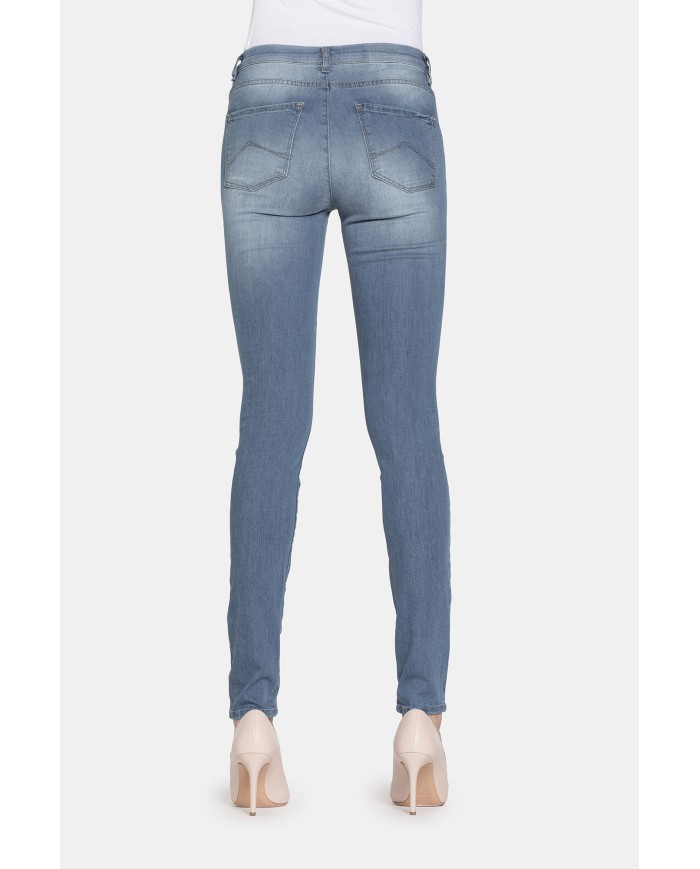 LEGG-JEANS SUPER STRETCH MOD 767. Vita regolare e gamba stretta.