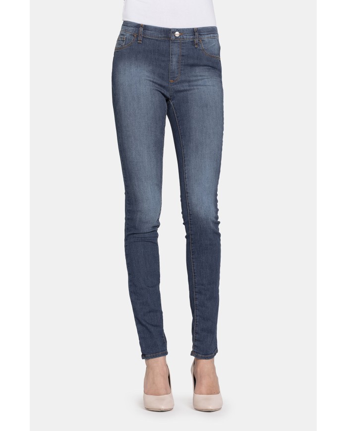 LEGG-JEANS SUPER STRETCH MOD 767. Vita regolare e gamba stretta.