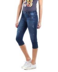 LEGG-JEANS IN TESSUTO SUPER STRETCH.  Vita regolare e gamba stretta.