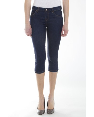 LEGG-JEANS IN TESSUTO SUPER STRETCH.  Vita regolare e gamba stretta.